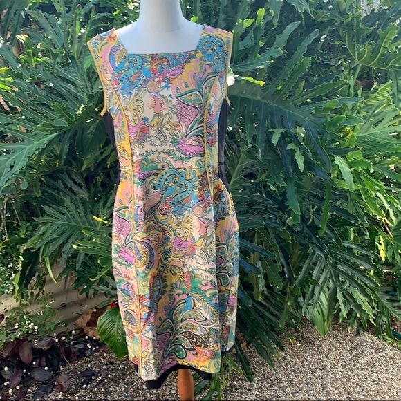 Paisley Print Modern Lines - Picture 7 of 7